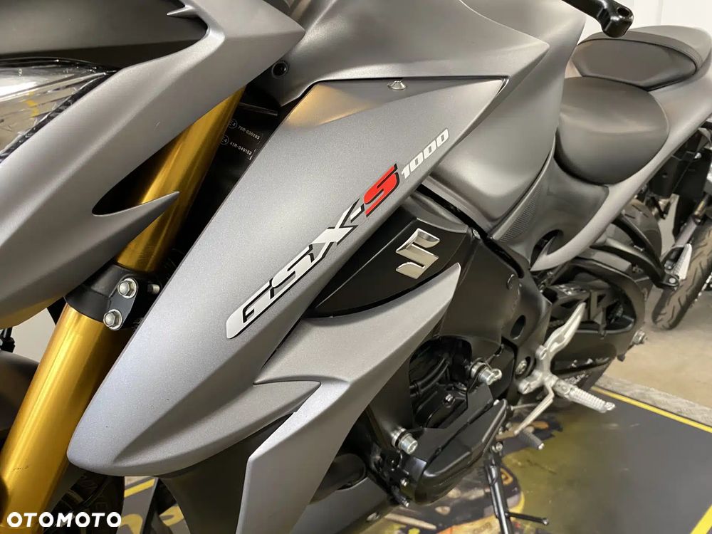 Suzuki GSX 1000 - 22