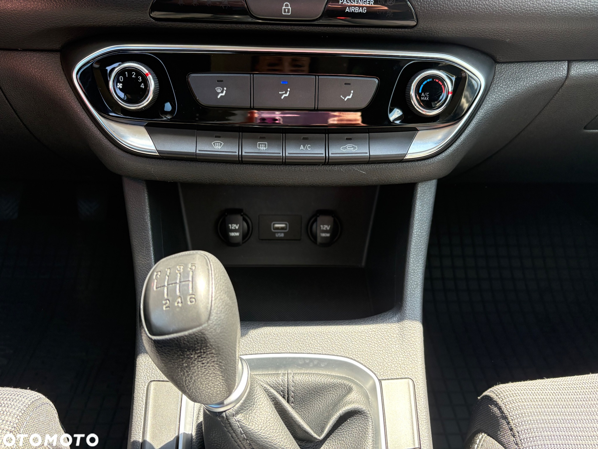 Hyundai i30 1.5 DPI Classic + - 24
