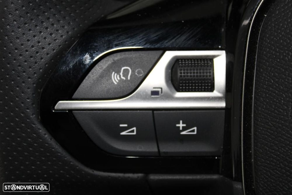 Peugeot e-2008 50 kWh GT - 19