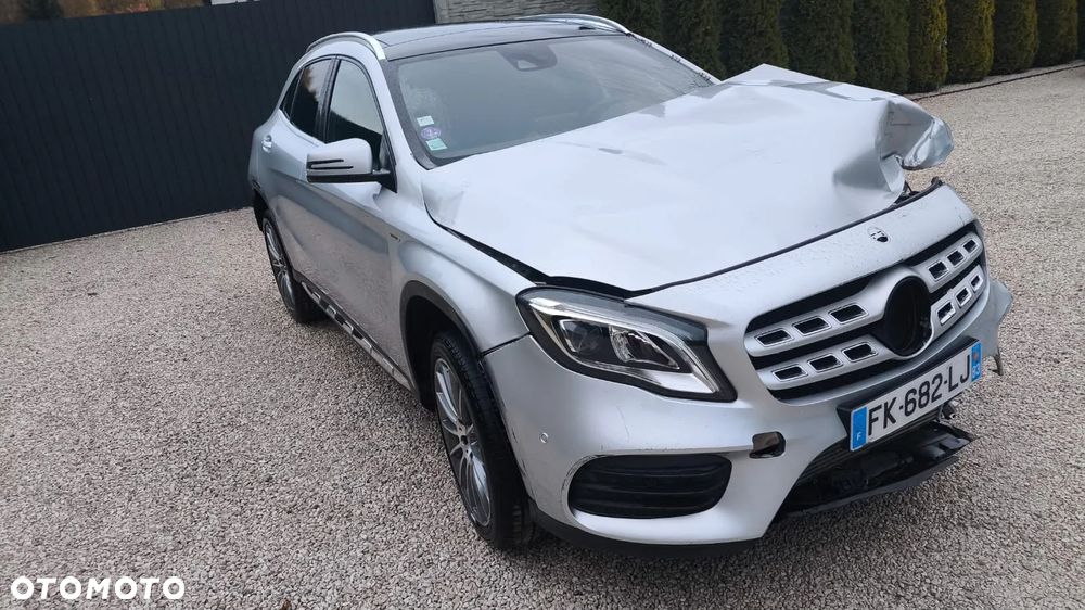 Mercedes-Benz GLA 180 7G-DCT AMG Line - 1