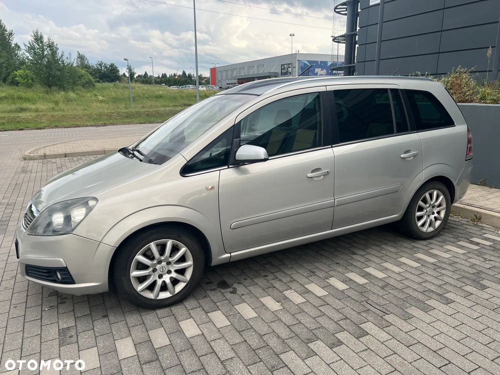 Opel Zafira 1.9 CDTI Cosmo - 1