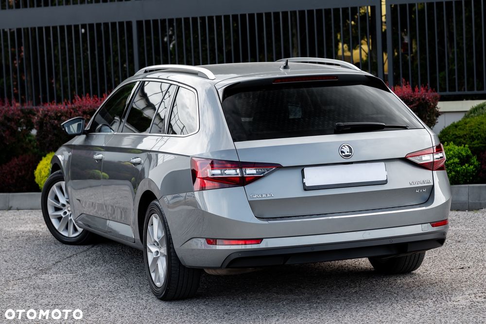 Skoda Superb 2.0 TDI 4x4 L&K DSG - 9