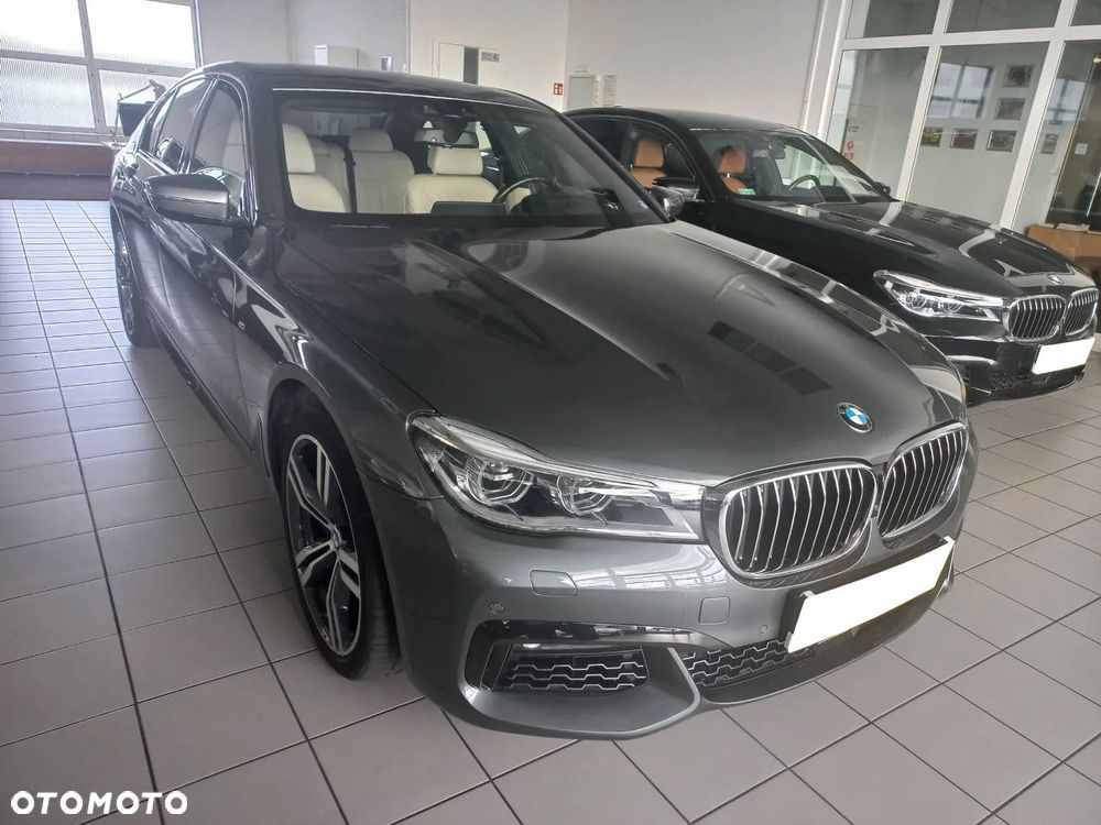BMW Seria 7 750i xDrive - 3