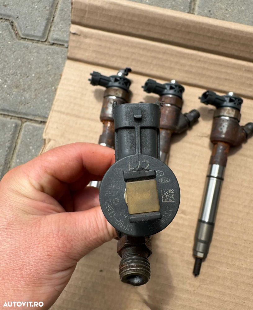 Injector injectoare Hyundai Tucson IX35 I40 Kia Sportage 1.7 CRDI 0445110589 33800-2A610 2009-2015 - 2
