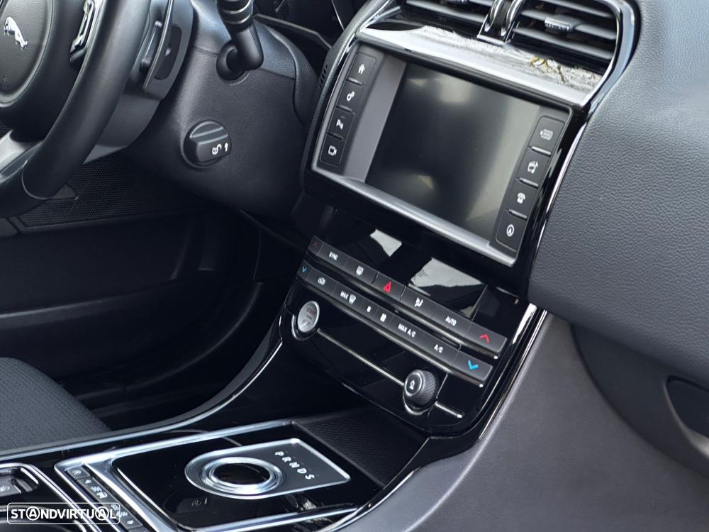 Jaguar XE 20d Aut. Pure - 39