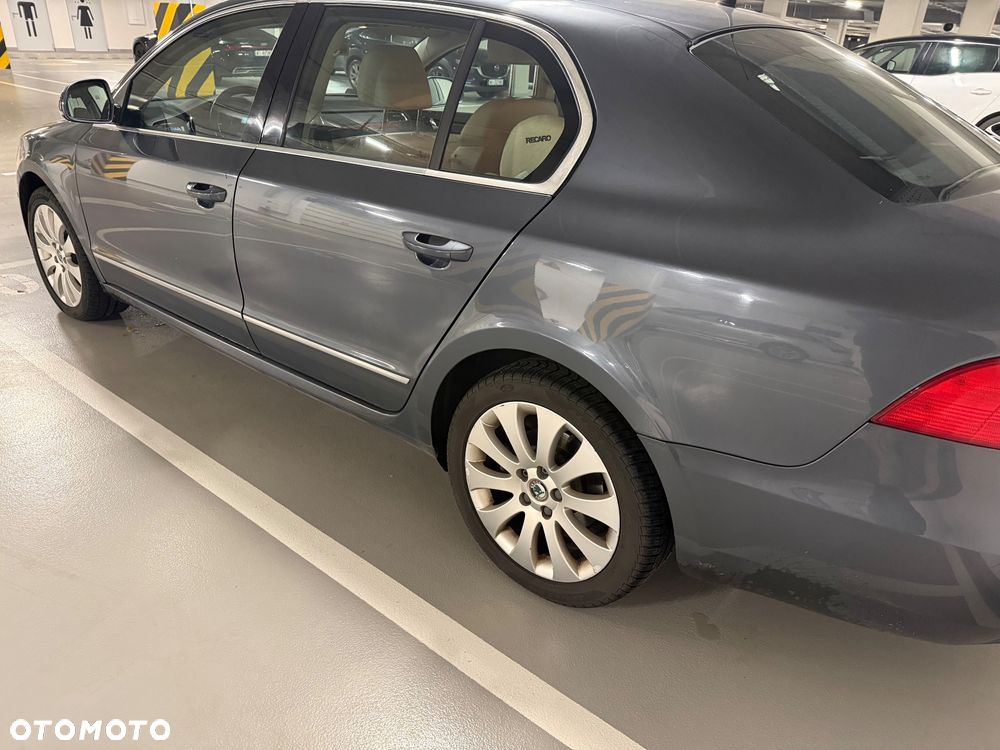 Skoda Superb 2.0 TDI Elegance - 8