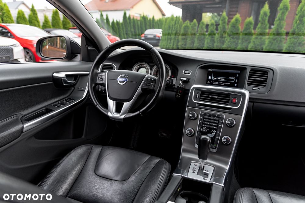Volvo V60 T6 AWD Geartronic Summum - 26