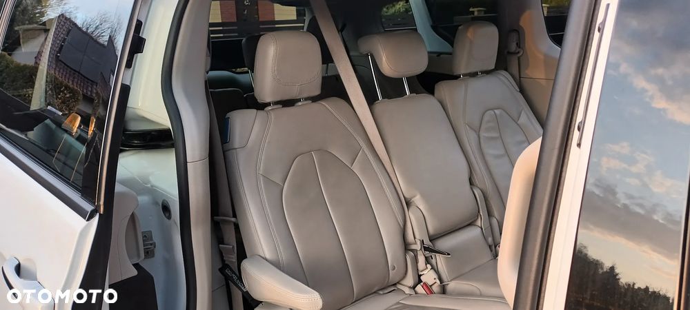 Chrysler Pacifica - 7