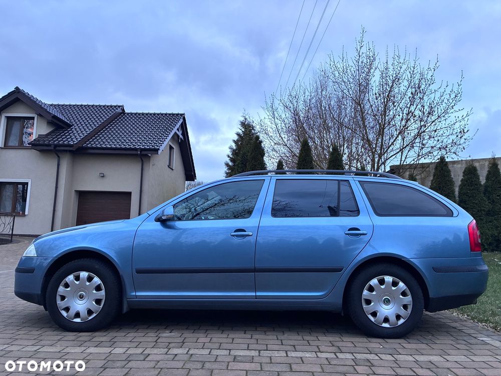 Skoda Octavia 1.6 Combi Ambiente - 8