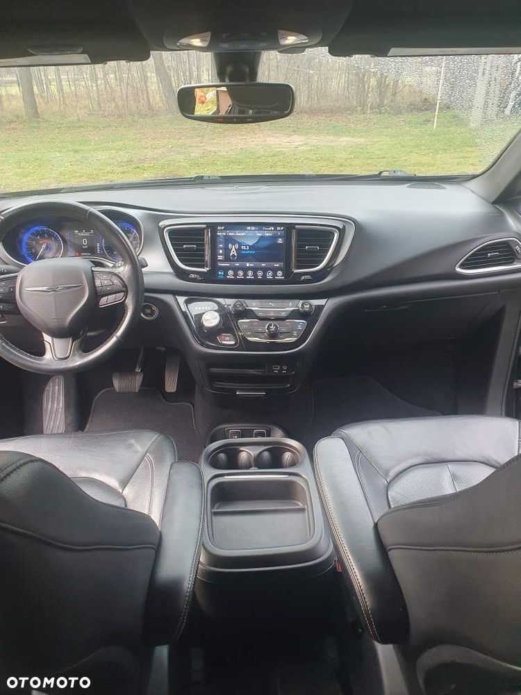 Chrysler Pacifica - 9