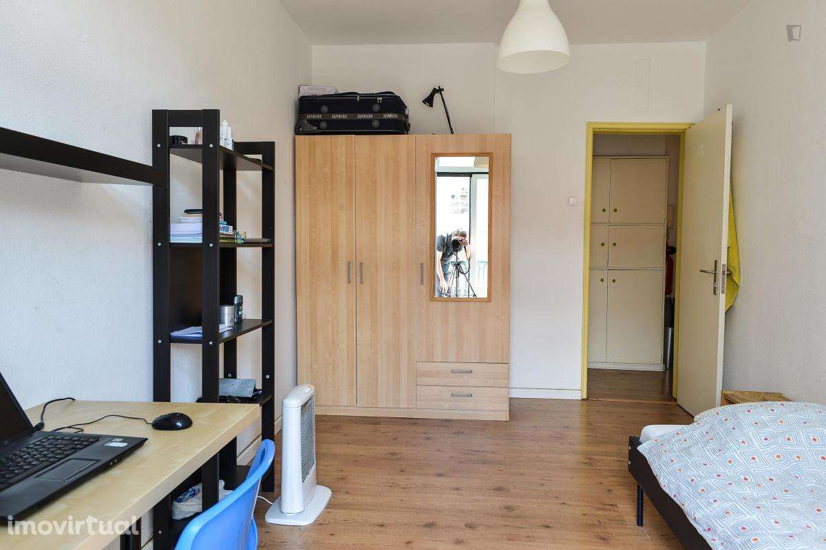 Quarto - localizado em Intendente Lisbon - Grande imagem: 2/17