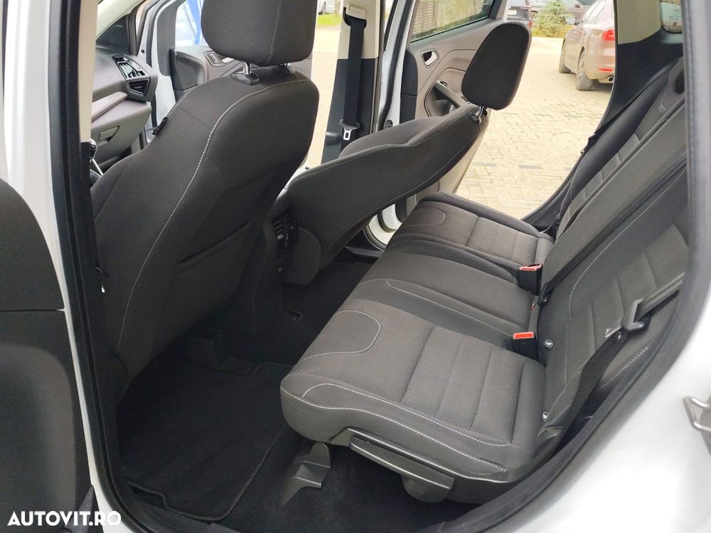 Ford Kuga - 8