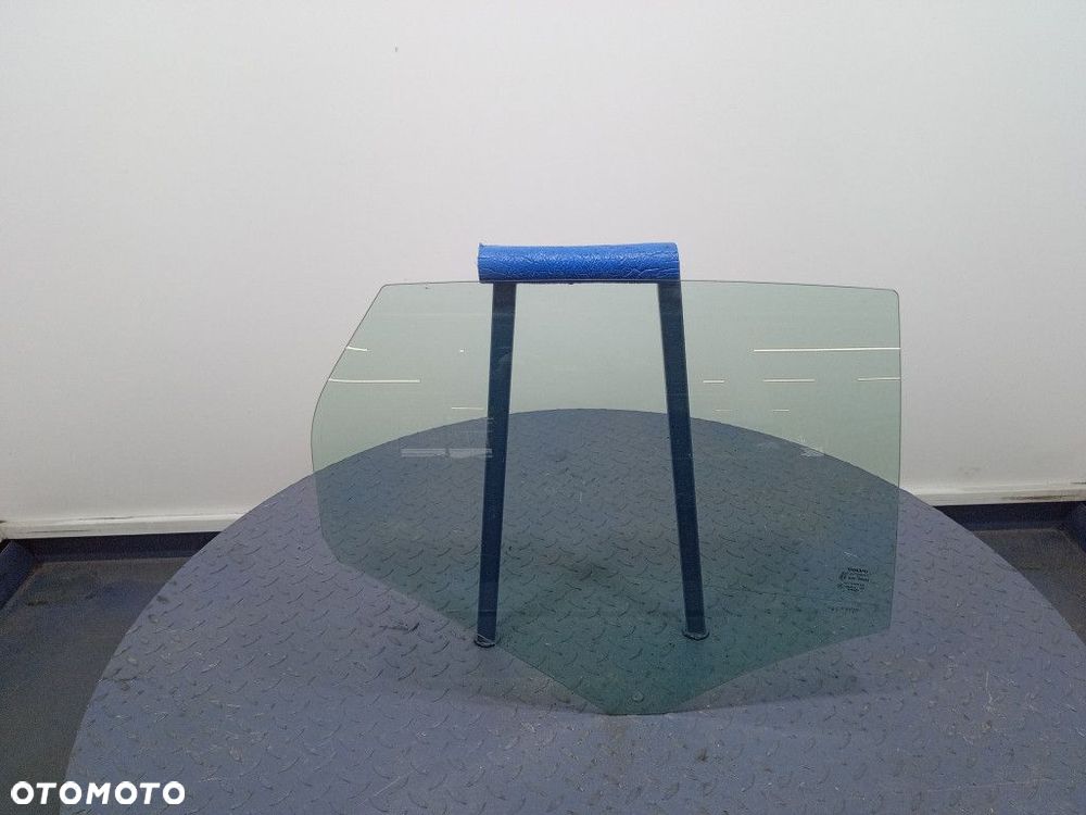 VOLVO V40 II SZYBA DRZWI TYŁ PRAWA TYLNA - 1