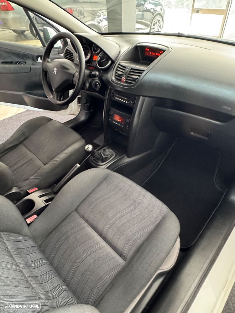 Peugeot 207 van - 15
