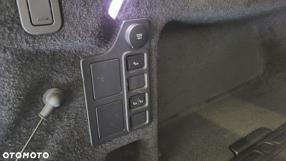 Land Rover Discovery - 24
