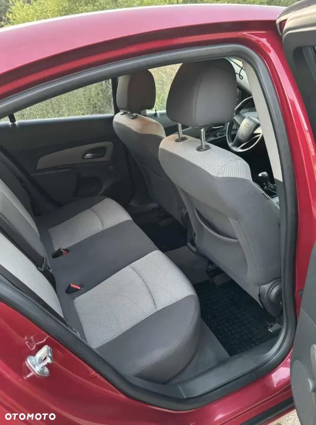 Chevrolet Cruze 1.6 Base - 8