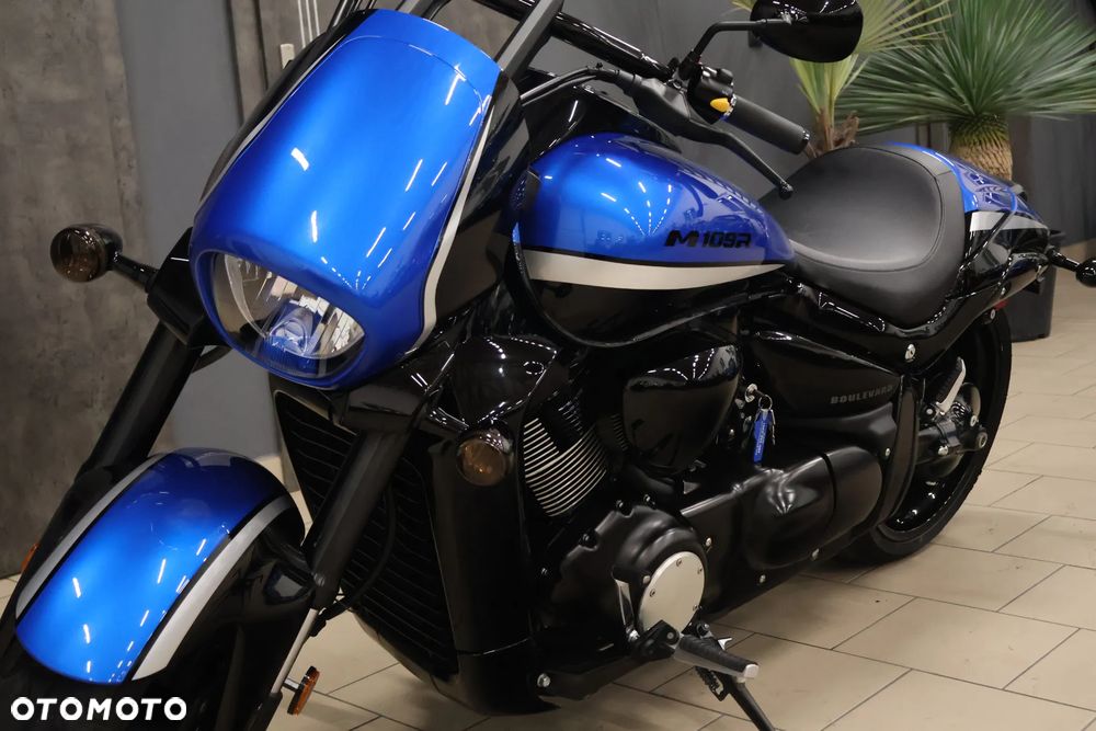 Suzuki Intruder - 15