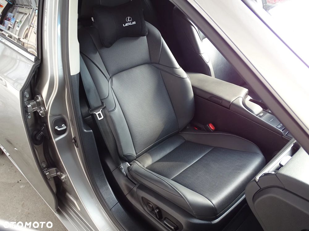 Lexus ES 300h Business Edition + - 14