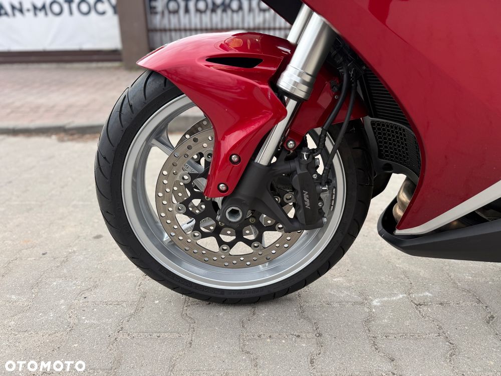 Honda VFR - 22