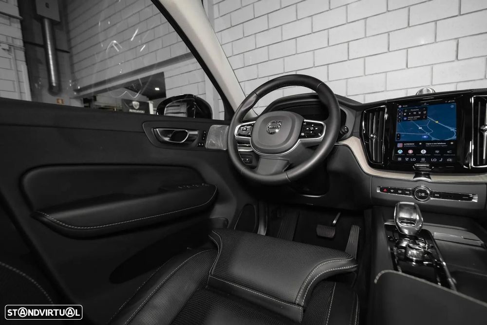 Volvo XC 60 T8 AWD Plus Black Edition - 40
