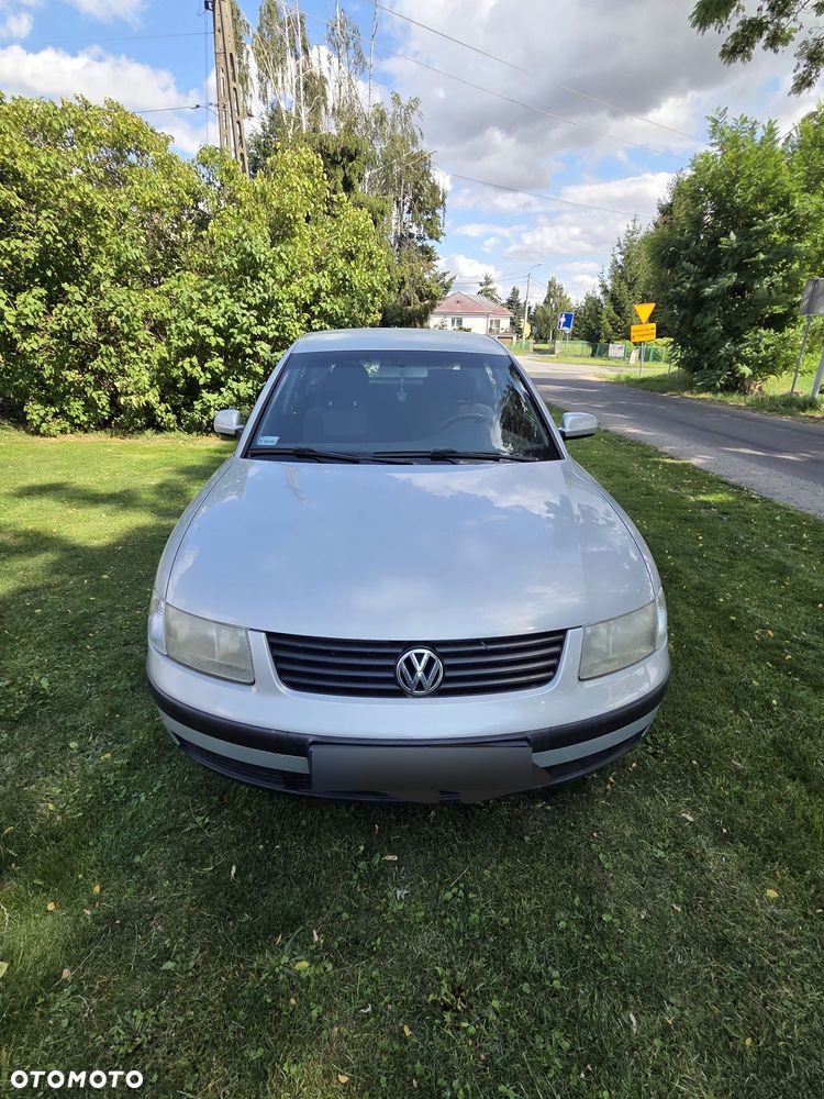 Volkswagen Passat 1.6 - 2
