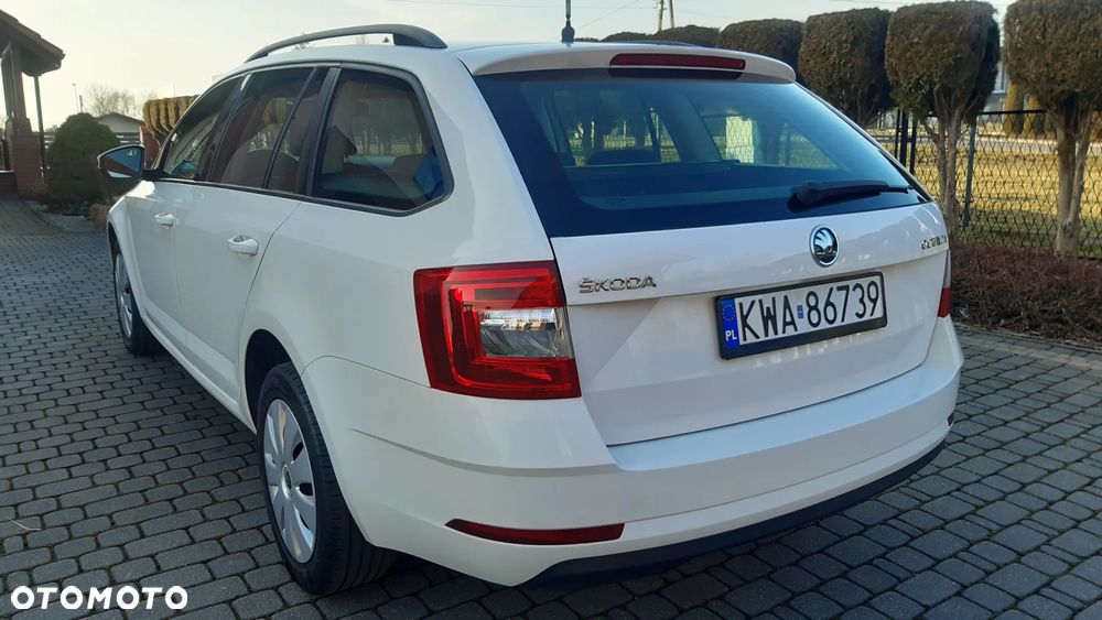 Skoda Octavia 1.6 TDI DSG Ambition - 11