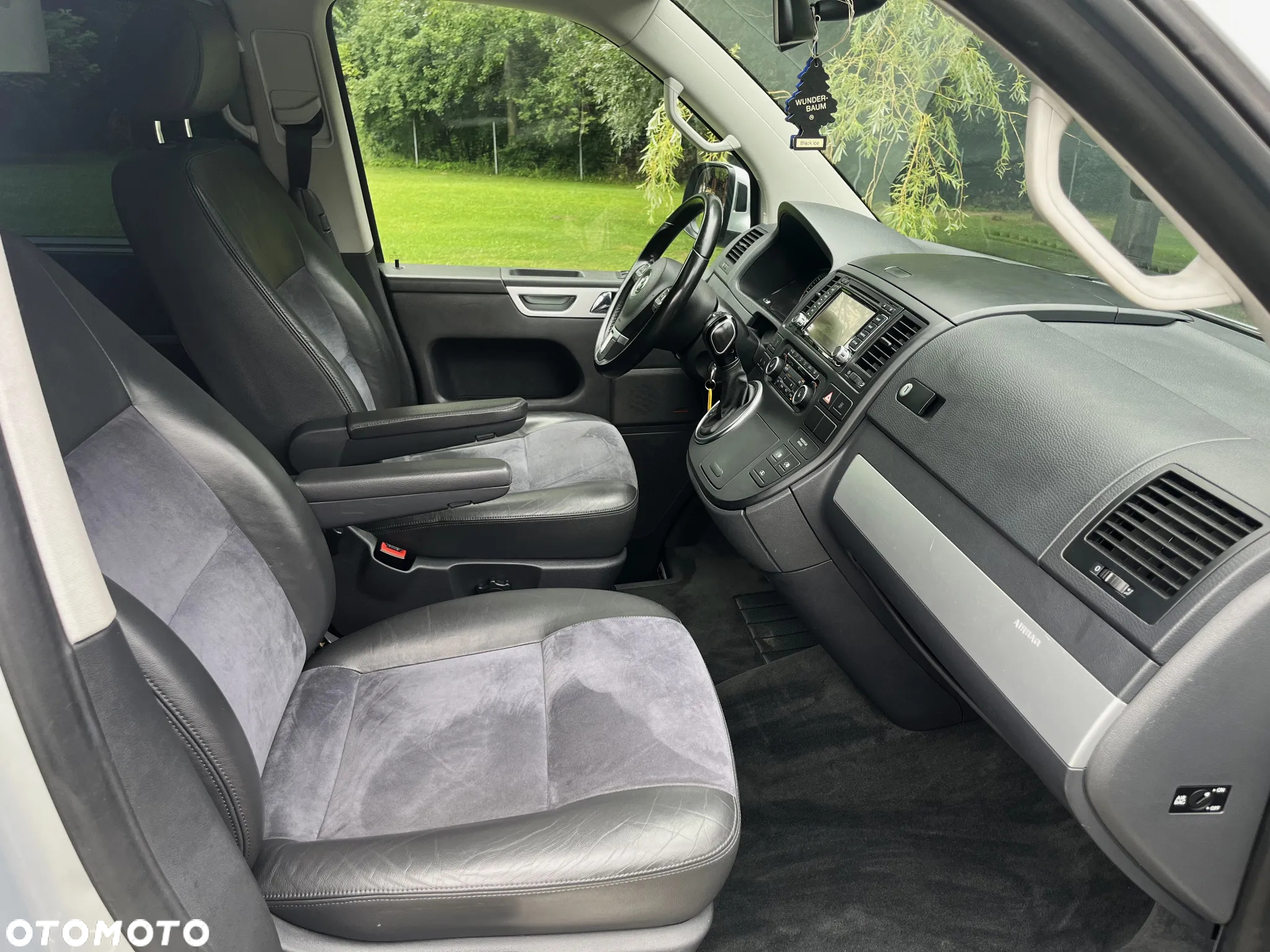 Volkswagen Multivan - 17