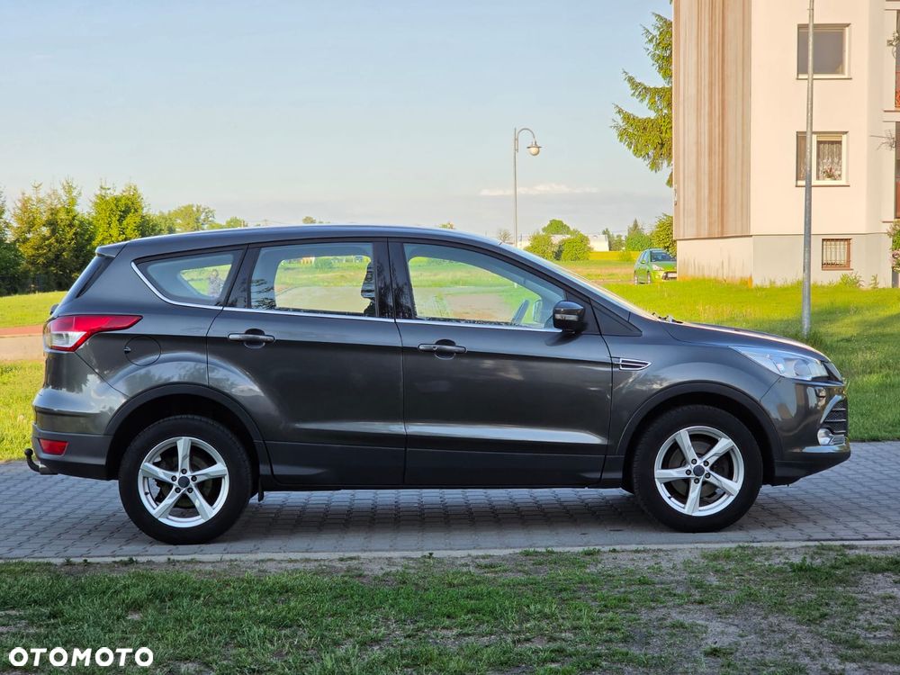 Ford Kuga 1.6 EcoBoost 2x4 Titanium - 4