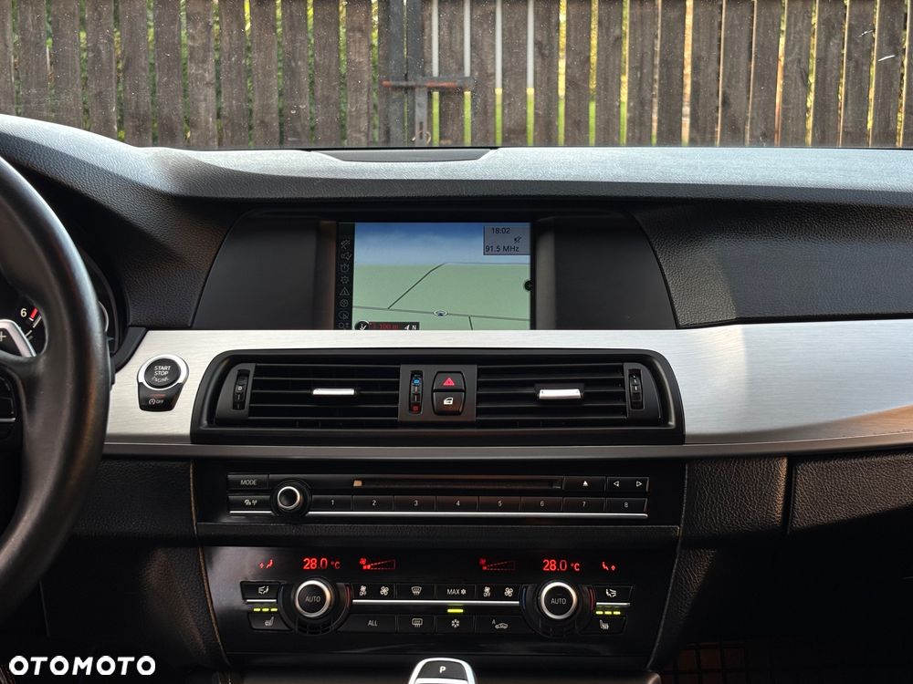 BMW Seria 5 520d - 24