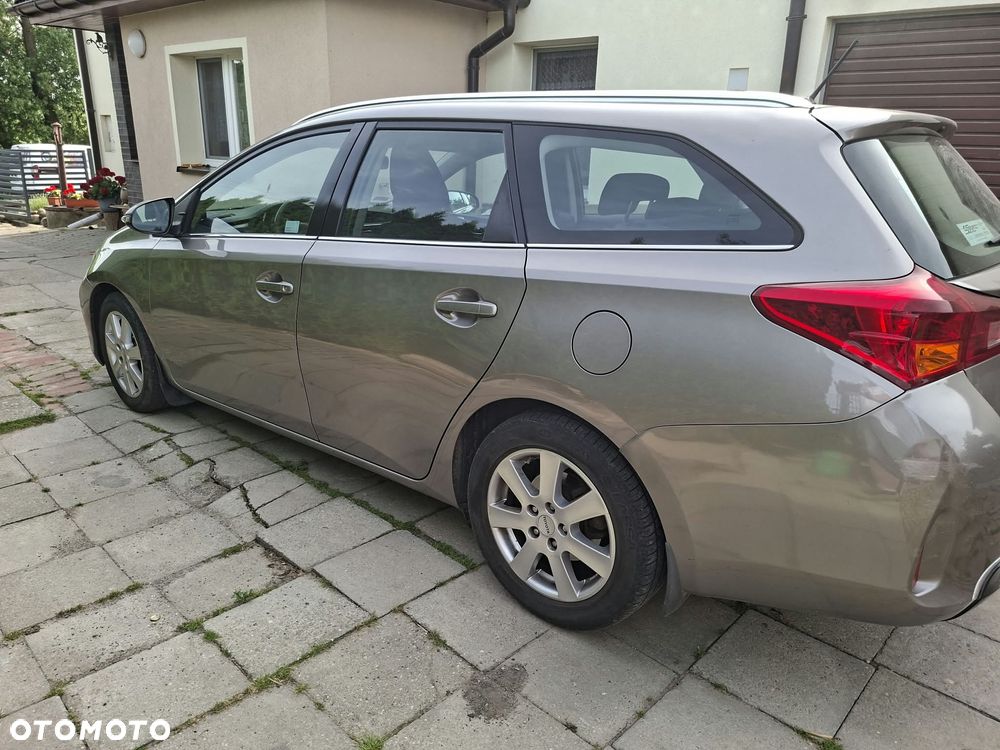 Toyota Auris 1.4 D-4D Active - 5