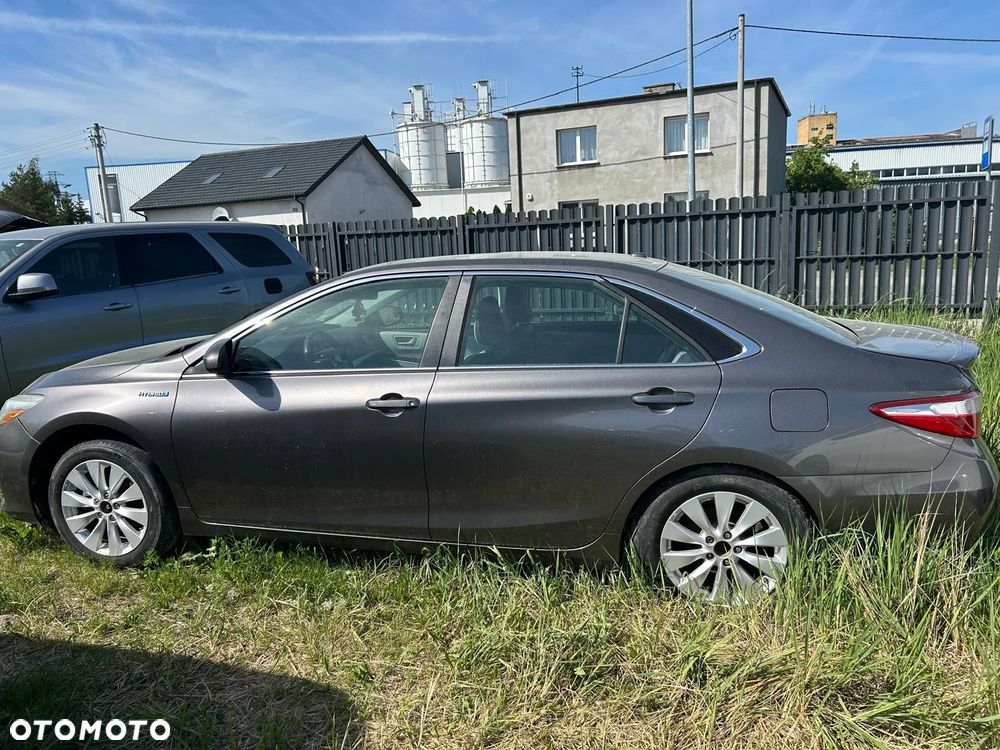 Toyota Camry - 2