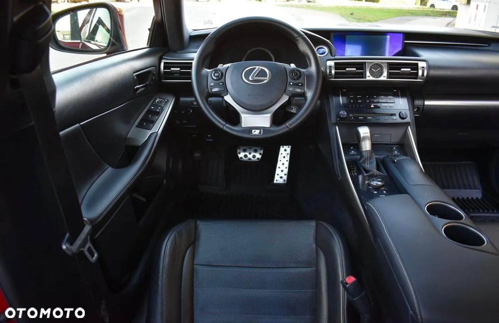 Lexus IS 300h F Sport - 11
