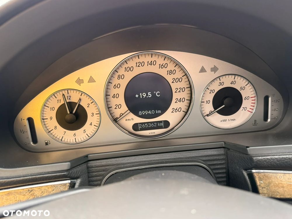 Mercedes-Benz Klasa E 500 Avantgarde - 17