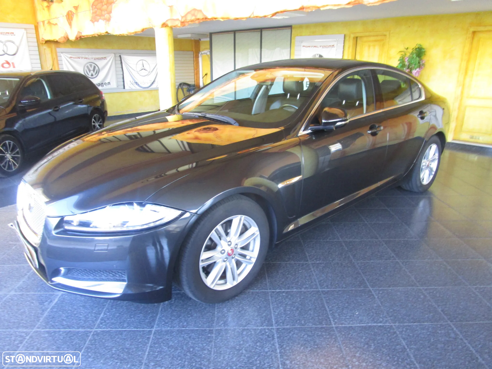 Jaguar XF 2.2 D R-Sport - 8