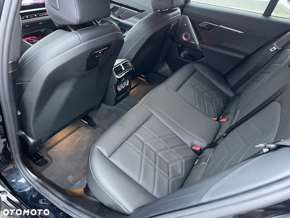 BMW Seria 5 540d xDrive mHEV - 13