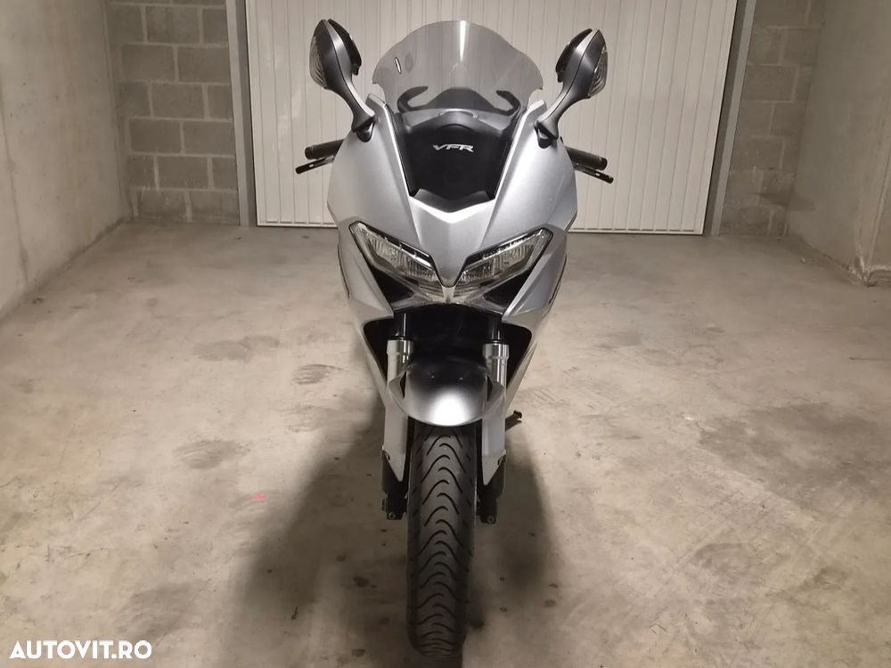 Honda VFR 800F V-Tec - 1