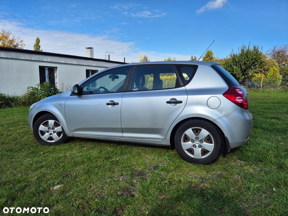 Kia Ceed - 4