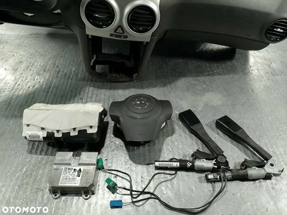 DESKA ROZDZIELCZA,KONSOLA ,PODUSZKI SENSOR OPEL CORSA D 13184102 - 2
