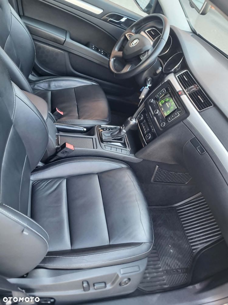 Skoda Superb 2.0 TDI Green tec DSG Elegance - 8