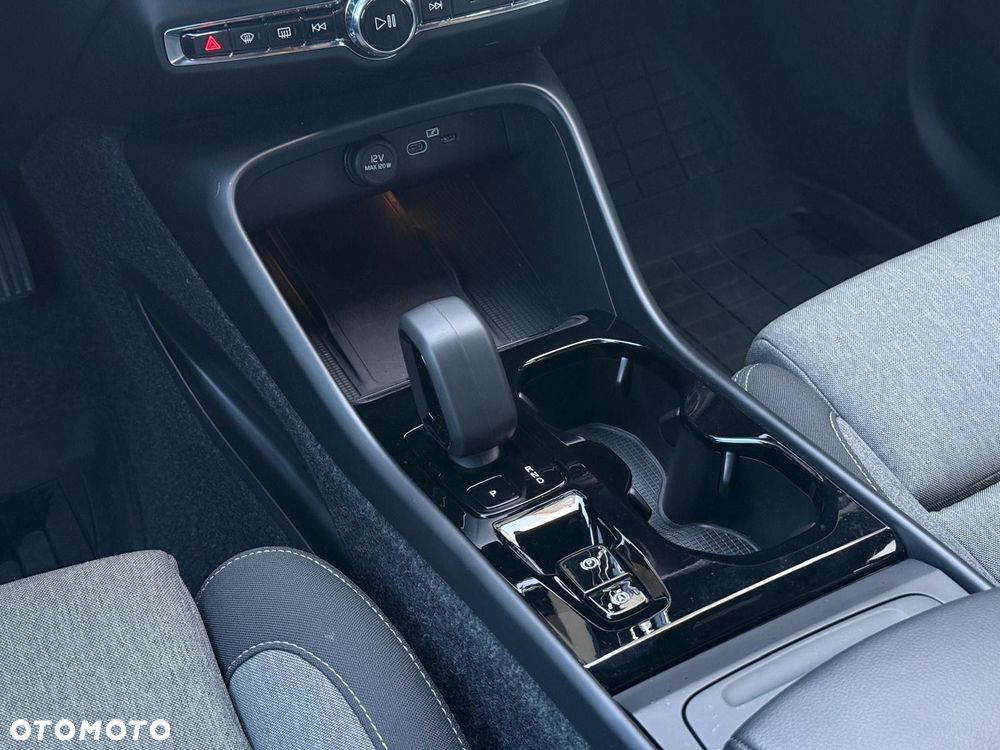 Volvo XC 40 B3 Plus Dark - 16