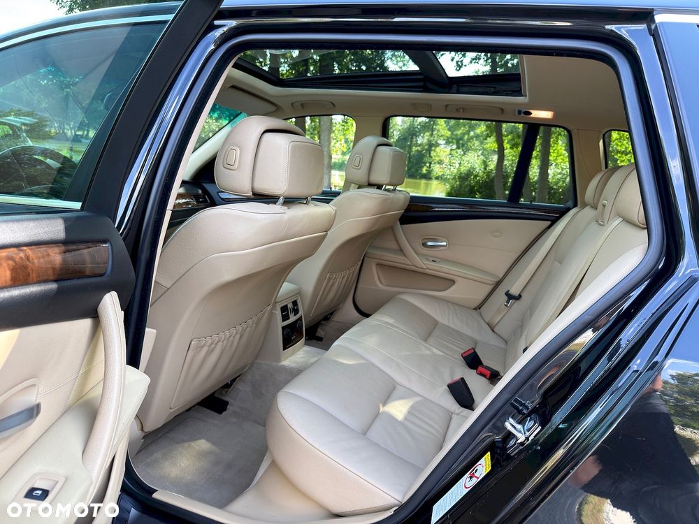 BMW Seria 5 525xd - 34