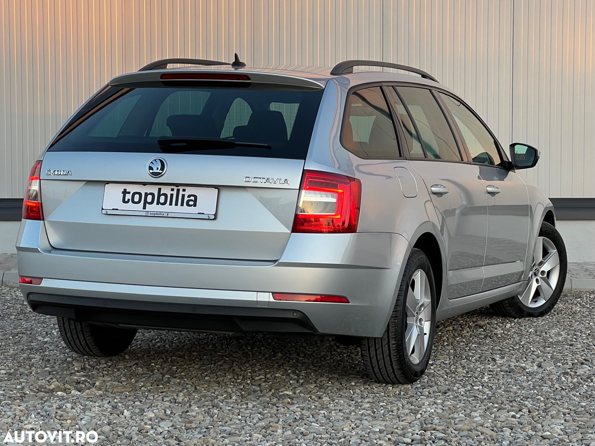 Skoda Octavia Combi Diesel 1.6 TDI Ambition - 4