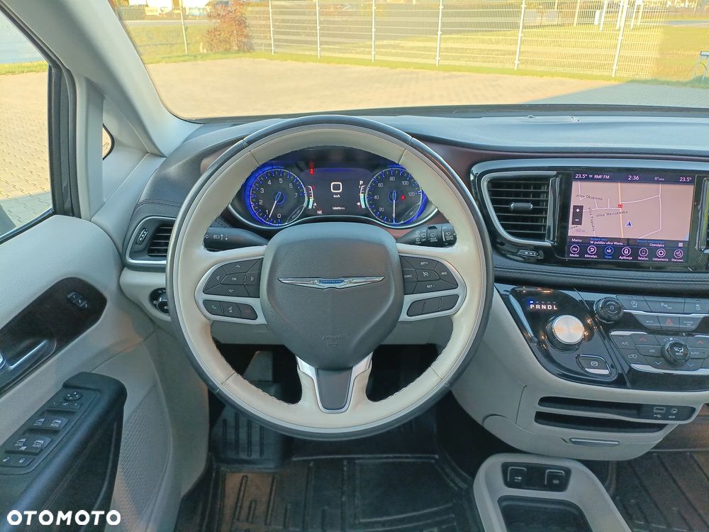 Chrysler Pacifica - 34