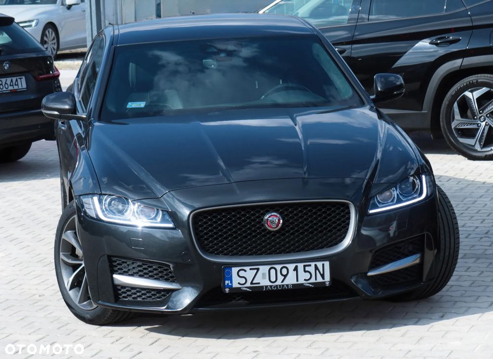 Jaguar XF 20d R-Sport - 34