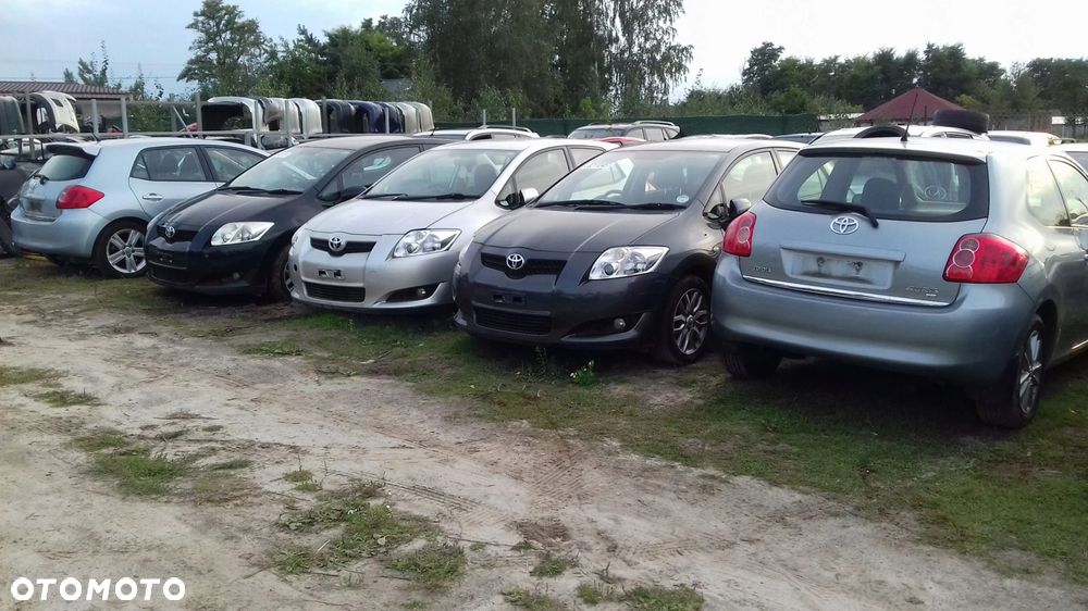 Toyota Auris I kolektor wydechowy 1,6 - 3