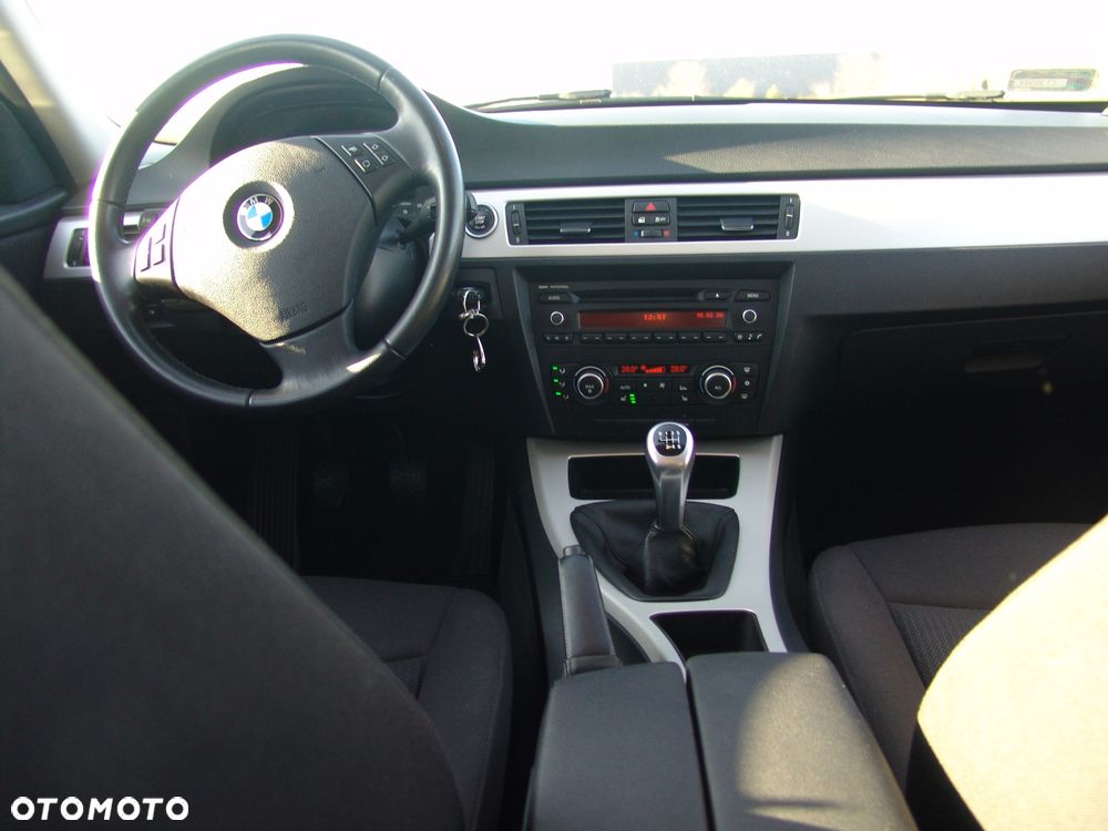 BMW Seria 3 318d - 6