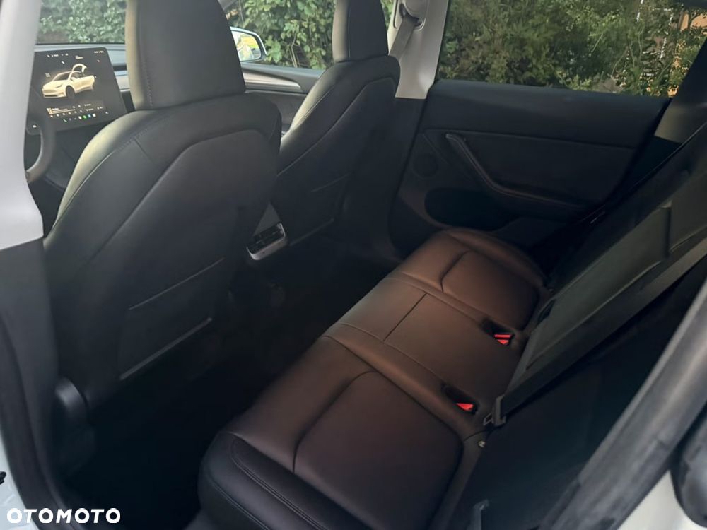 Tesla Model Y Performance AWD - 14
