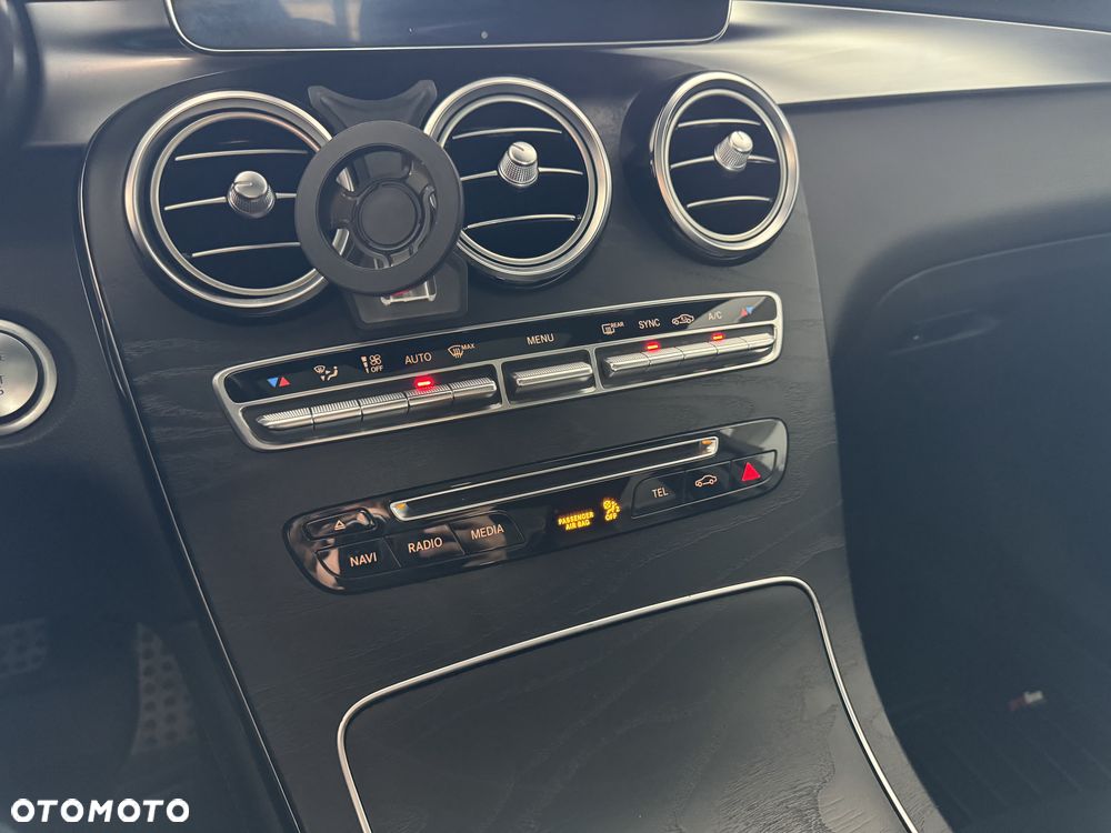 Mercedes-Benz GLC 250 d 4Matic 9G-TRONIC AMG Line - 28