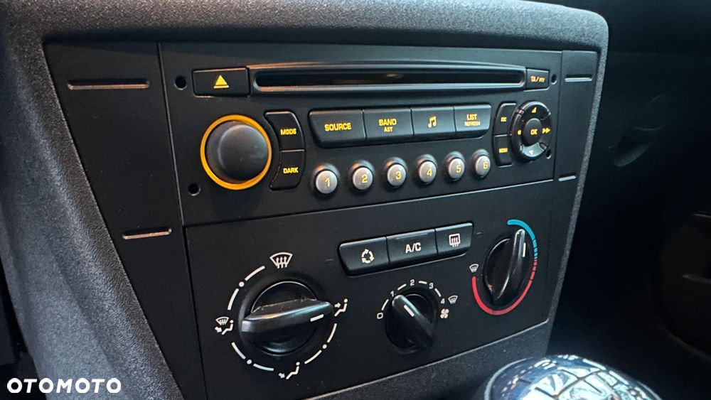 Citroën C4 1.4 16V Style - 16