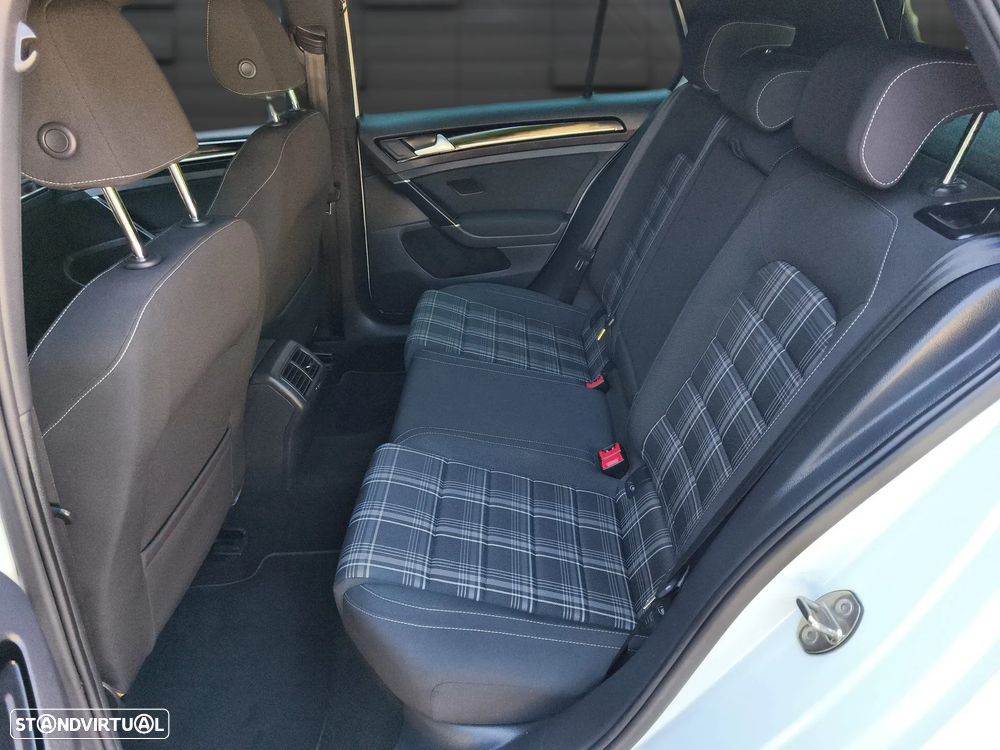VW Golf 2.0 TDI GTD - 10